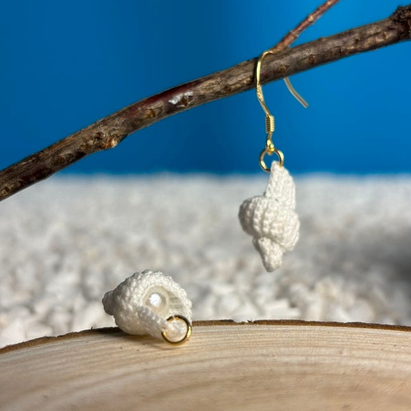 Seaside Chic: Crochet Shell Earrings Trumpet Shells with Pearls, Beach Boho Jewelry, Cute Ocean Jewelry for Her, Cottage core Beach Earrings