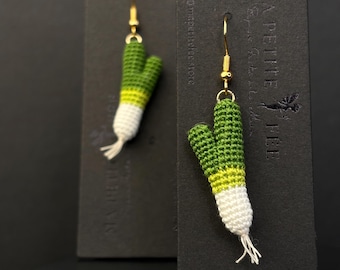 Green Onion Earrings Micro Crochet Kawaii Foodie Gift Vegetable Jewelry Whimsical Dangle Accessory Unique Playful Artist Gift Anime Lover