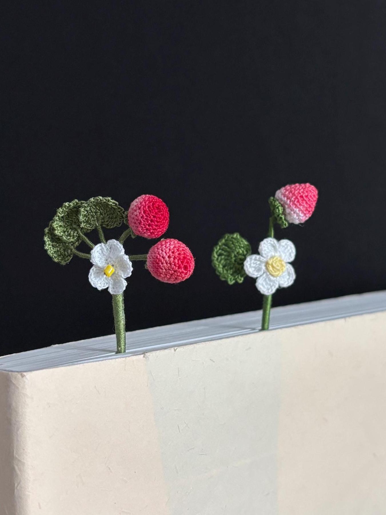 イチゴのしおり マイクロかぎ針編み ハンドメイド 本棚の装飾 ギフト 