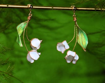 Brincos de Lírio do Vale - Presente para o Dia das Mães - Joias Artesanais Boho para Noivas - Leves e Delicadas - Flor Branca - Ideal para Casamentos e Damas de Honra