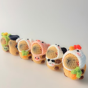 Capybara Crochet Desk Pet Graduation Hat Charm Decor Emotional Support Animal Cute Amigurumi Gift Office Companion Stress Relief Present