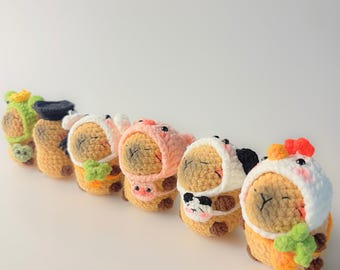 Capybara Crochet Desk Pet Graduation Hat Charm Decor Emotional Support Animal Cute Amigurumi Gift Office Companion Stress Relief Present
