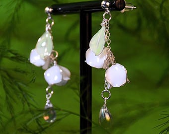 スズランイヤリング バレンタインデー 花柄 樹脂ジュエリー ハンドメイド フラワー ダングル フェアリー コアビューティー ママへのギフト 5月の誕生日アクセサリー