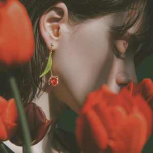 Tulpen Tropfen Ohrringe Rot Schimmer Rosa Harz Blume Schmuck Fairycore Boho Chic Handgemachtes Frühlings Geschenk Natur Inspirierte Blumen Ohrringe