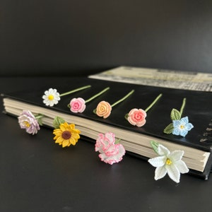 Handgemachtes gehäkeltes Blumen Lesezeichen: Vergissmeinnicht Gänseblümchen Rose Pfingstrose Nelke Buchliebhaber