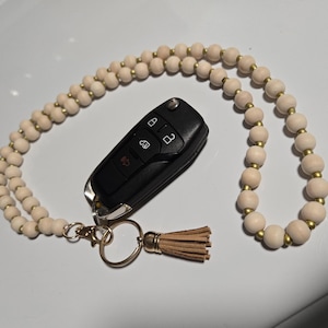 Pärlhalsband med nyckelring, handgjord boho nyckelring, unik accessoar, namnskyltshållare, bärbara funktionella smycken, handsfree-nyckelringar