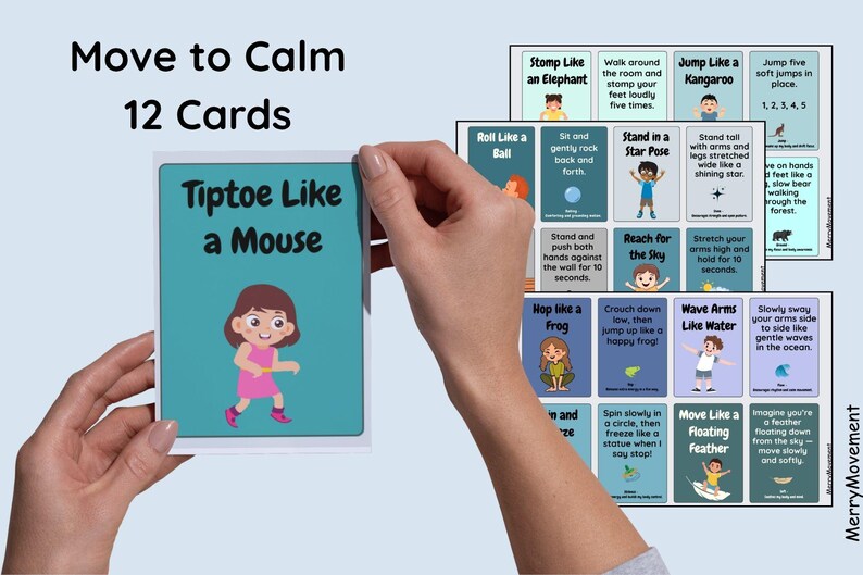 Peut inclure: Un ensemble de 12 cartes intitul&eacute; "Move to Calm". La carte tenue en main indique "Tiptoe Like a Mouse" avec une illustration d'une fille en robe rose. D'autres cartes montrent divers exercices comme "Stomp Like an Elephant" et "Jump Like a Kangaroo."