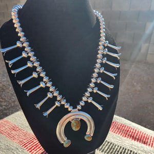 Nuevo collar de flores de calabaza de plata esterlina hecho a mano por Navajo: estilo vintage de antes de los años 60