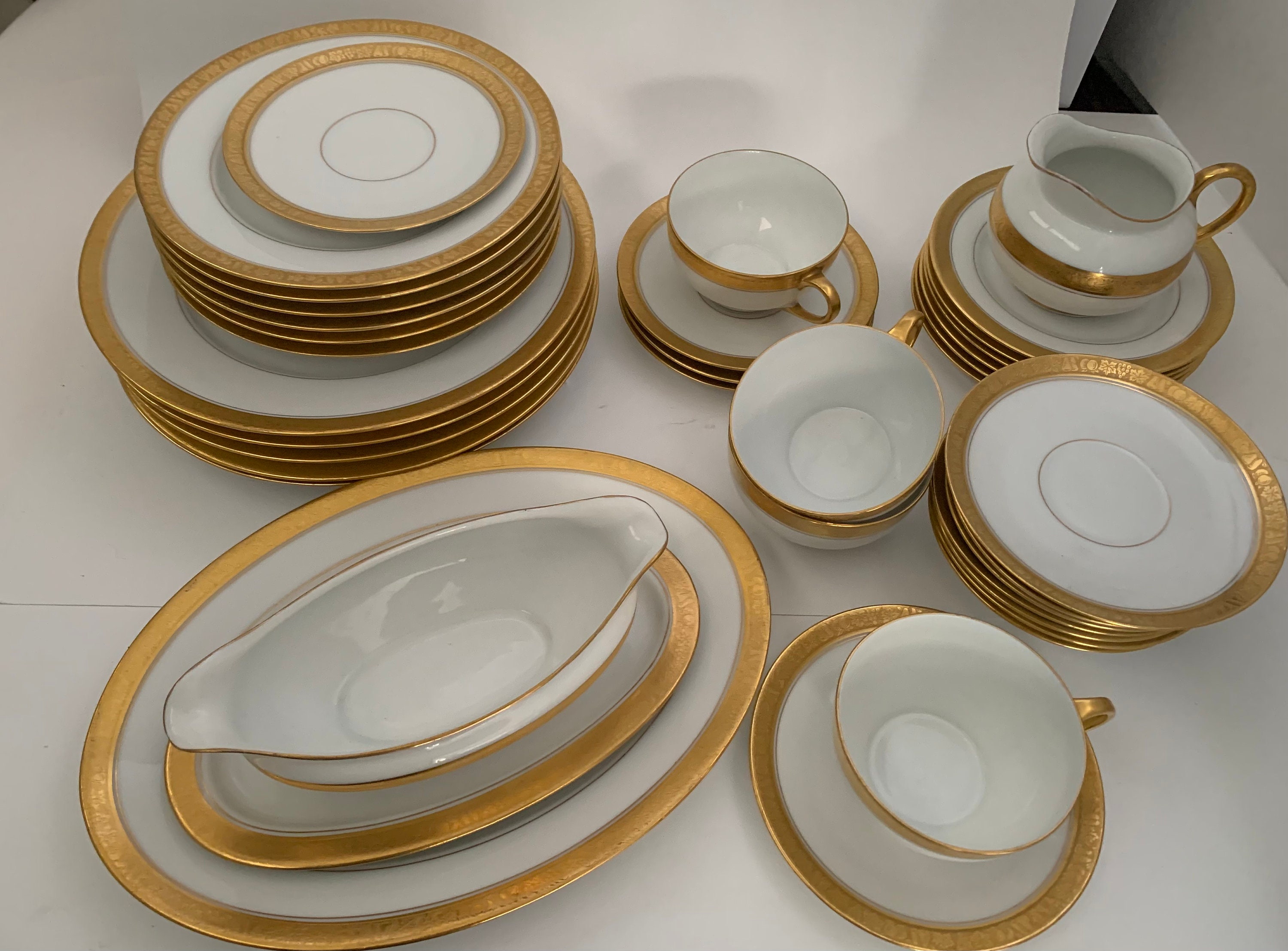 Hutschenreuther Selb Gold & White Encrusted Band China 32 Piece