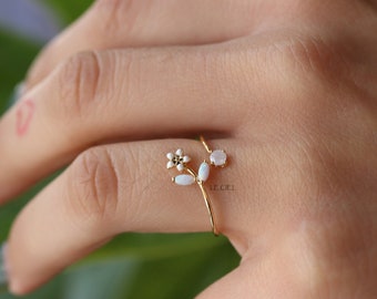 Chic 18k Gold Dipped Open Flower Vine Twist Ring • Handcrafted Floral Jewelry • Charm Ring • Bridesmaid Gift • Gift For Her