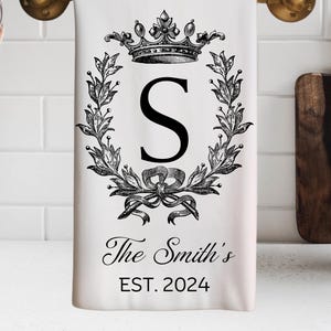Personalisierte Monogramm Krone Küchentuch, benutzerdefinierte Geschirrtuch, Familien Name Geschirrtuch, Housewarming Geschenk, Monogramm Geschirrtuch, Waffelgewebe