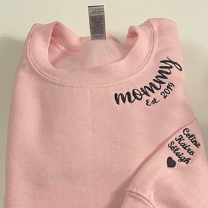 Mommy Established Embroidered Sweatshirt, Custom Mama Shirt With Kids&#39; Names, Pregnancy Reveal Crewneck, Gift for New Mom, Mother&#39;s Day Gift