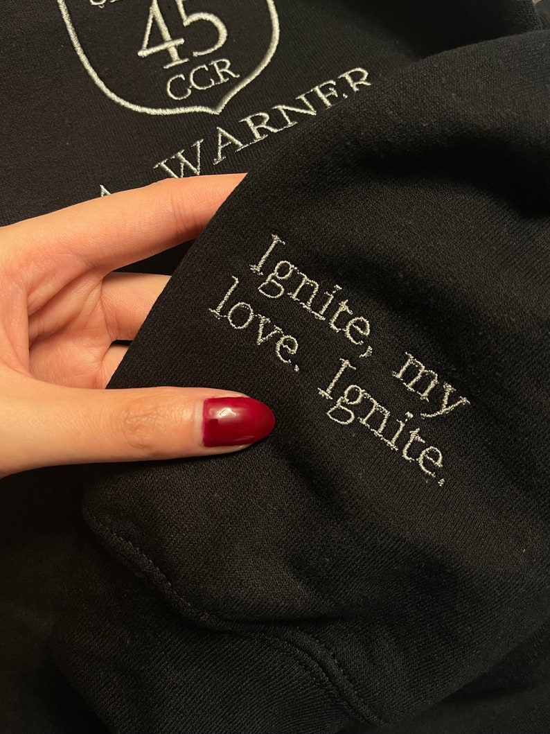 Aaron Warner Shatter Me 45 Sector Uniforme CCR Crewneck/Sweat, BookTok Merch, Bookish Merch image 3