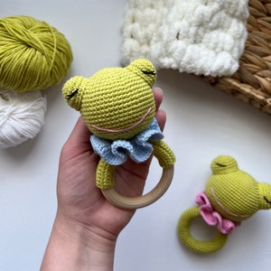 PDF Froggie baby rattle/Crochet Pattern in english image 1