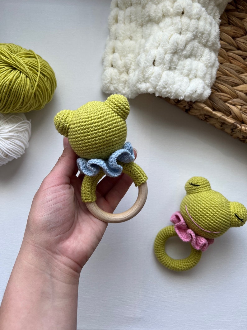 PDF Froggie baby rattle/Crochet Pattern in english image 2