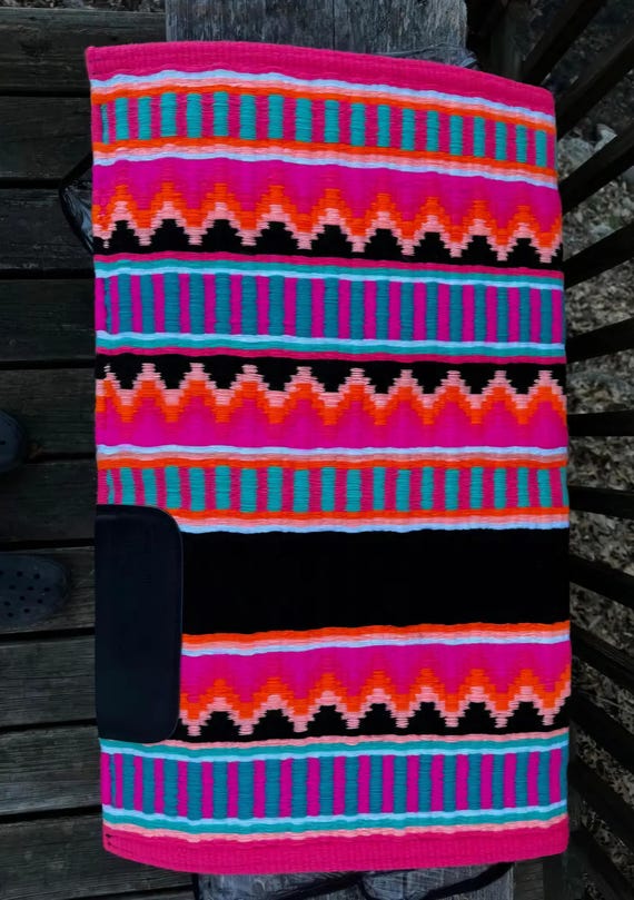 Western Show Pad: Vibrant Equestrian Saddle Blanket