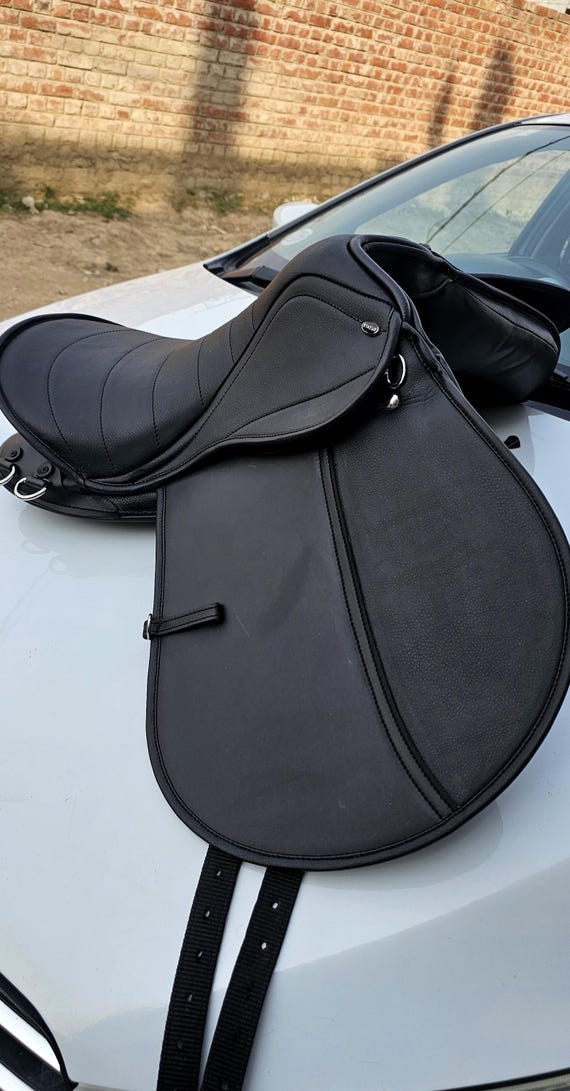 Status saddle with set