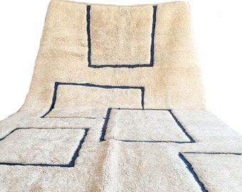 tapis berbère, ligne jaune, authentique, teppich zone blanc, tapis fait main doux, tapis blanc marocain, design beni ourain, laine blanche