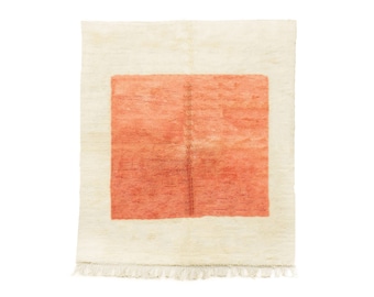 tapis blanc et orange, teppich berbère, tapis marocain, tapis mrirt de luxe, haute qualité, tapis beni ourain, tapis fait main sur mesure