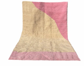 tapis marocain, tapis mrirt de luxe, haute qualité, tapis beni ourain, tapis fait main sur mesure, tapis blanc et rose, teppich berbère
