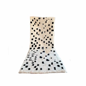 tapis marocain points noirs, tapis tissé à la main, tapis berbère de laine, tapis de zone, teppich, tapis de couloir, tapis beni ourain