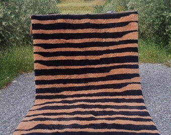 soft moroccan rug, black and beige moroccan handmade rug, mrirt area rug, beni ourain style, berber teppich carpet, custom rug, soft wool