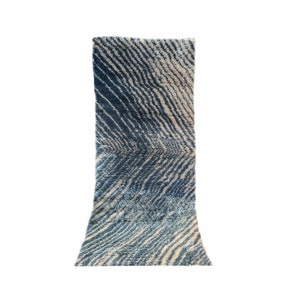 tapis de couloir bleu et blanc, tapis beni ourain, tapis personnalisé, tapis de couloir marocain, tapis de couloir fait main, tapis berbère doux