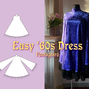 Könnte beinhalten: Ein leuchtend blaues Samtkleid mit hohem Kragen und langen Ärmeln, mit schwarzem Fransenbesatz. Das Bild enthält auch ein Muster und den Text "Easy '60s Dress Fantaghirò".