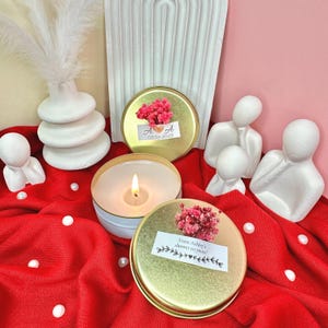 Eleganti candele profumate di soia con composizioni floreali essiccate per invitati a nozze in grandi quantità - Bomboniere personalizzate per feste di addio al nubilato - Compleanni