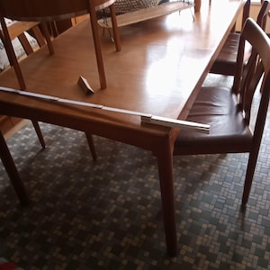 Mesa de comedor de teca con sección central extraíble, años 60 y 70, Dinamarca.