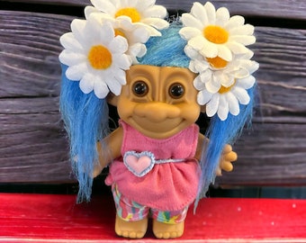 Poupée Troll vintage - 4 po. Russ Troll - Flower Friend