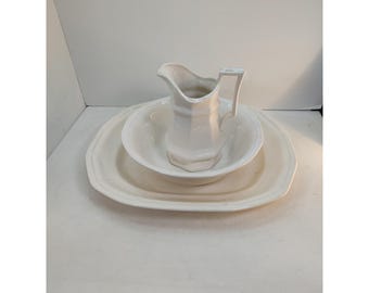 Simpsons Ltd. England Vintage The Museum Collection tureen w/ original ladle