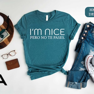a t - shirt that says i'm nice, no te passe,