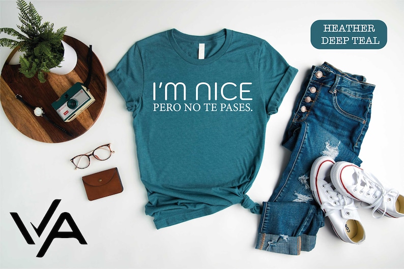 a t - shirt that says i'm nice, no te passe,