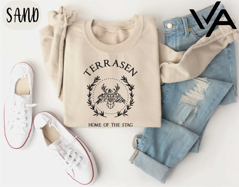 a pair of jeans and a t - shirt with the words terrasan on it