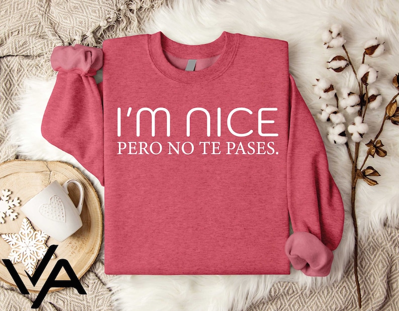 a pink shirt that says i'm nice, prono te pass