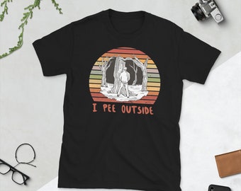 I Pee Outside Love Peeing in Nature Walking T Shirt