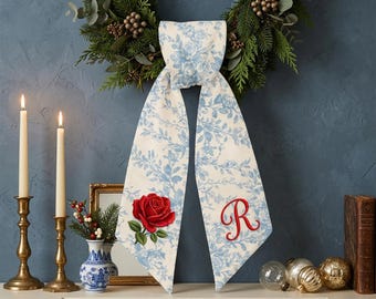 Banda de corona bordada personalizada, lazo de puerta con monograma personalizado, lazo de corona floral con flor del mes de nacimiento, diseño de árbol de Navidad