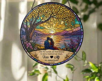 Atrapasueños de vidrieras personalizado, escena de pareja al atardecer, recuerdo de aniversario para colgar en la ventana