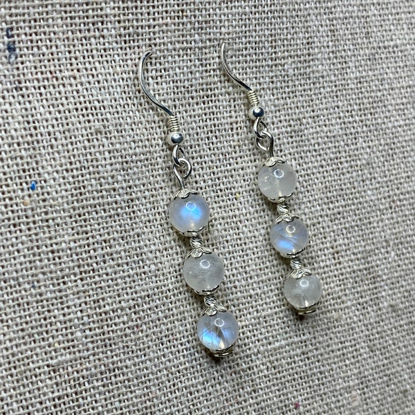 Boucles d'oreilles pendantes en argent 925 et pierres de lune bleue
