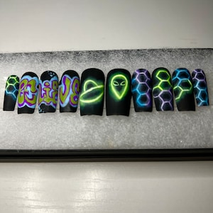 The Graffiti UFO Glow Set