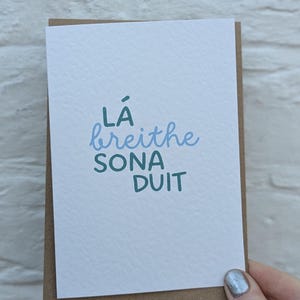 Carte d'anniversaire en langue irlandaise, carte d'anniversaire pour un ami, carte irlandaise, carte d'anniversaire irlandaise, A6, vierge à l'intérieur, enveloppe incluse