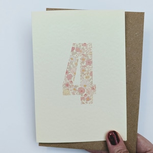 Carte de 4e anniversaire, carte de joyeux anniversaire, quatrième anniversaire, carte d'anniversaire florale A6, intérieur vierge, enveloppe incluse