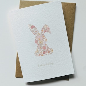 Carte personnalisée pour nouveau-né, Carte pour fille, Carte à fleurs Liberty pour bébé fille, Carte rose pour bébé, Carte de lapin pour bébé fille, Carte à fleurs