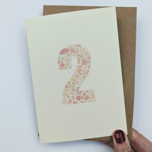 Carte de 2e anniversaire pour fille, 2e anniversaire de fille, carte d'anniversaire florale, carte d'anniversaire rose A6, intérieur vierge, enveloppe incluse