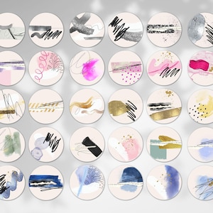 Könnte beinhalten: Eine Sammlung abstrakter Kunstdrucke auf runden, hellbeigen Hintergründen. Jeder Druck zeigt ein einzigartiges Design mit Aquarell-Pinselstrichen, Spritzern und Linien in verschiedenen Farben, darunter Schwarz, Gold, Rosa und Blau. Einige Drucke enthalten Text.