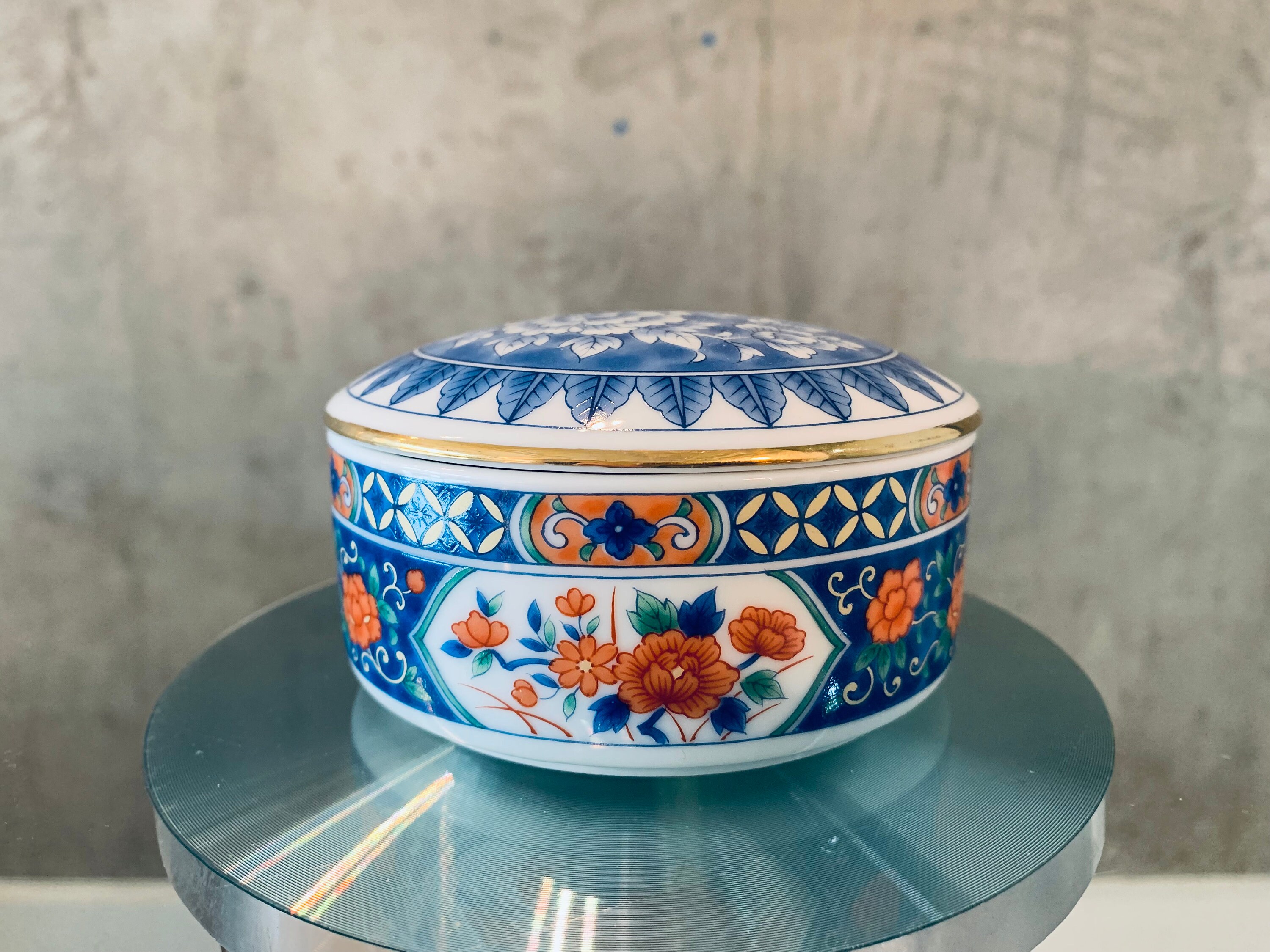 Tiffany & Co. Porcelain Lidded Trinket Box - Etsy Tiffany & Co. Porcelain Lidded Trinket Box - Etsy