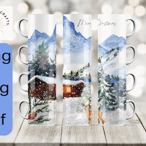 Op de afbeelding: Drie witte mokken met handvatten, elk met een ander winterscène. De eerste mok toont een hut in het bos met met sneeuw bedekte bomen. De tweede mok toont een hut in het bos met een hert op de voorgrond. De derde mok toont een besneeuwd berglandschap met de tekst "Merry Christmas".