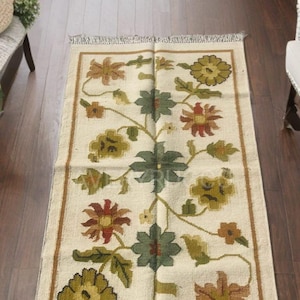 Yellow Cream flower Handmade wool Flat Weave Kilim Rug. Natural Vegetable Dyed Indian Dhurrie, Kilim Rug, Wall Tapestry for Living, Dining