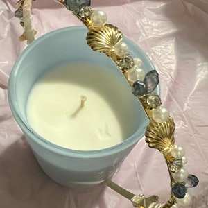 Diadema adornada con conchas marinas o estrellas de mar y perlas, diadema con decoración de cristal metálico. imagen 12